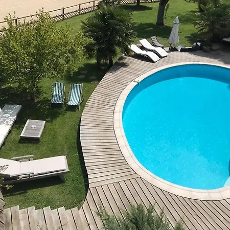 Les Crinieres En Brie Bed & Breakfast
