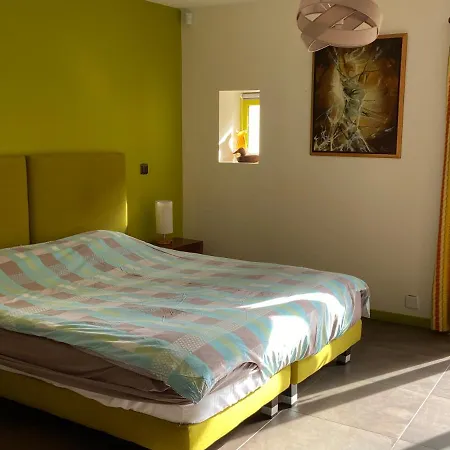 Les Crinieres En Brie Alojamento de Acomodação e Pequeno-almoço Saint-Ouen-en-Brie