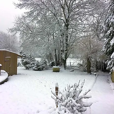 Les Crinieres En Brie Bed and breakfast 4*