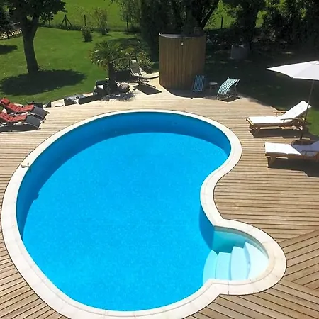 Les Crinieres En Brie Bed and breakfast