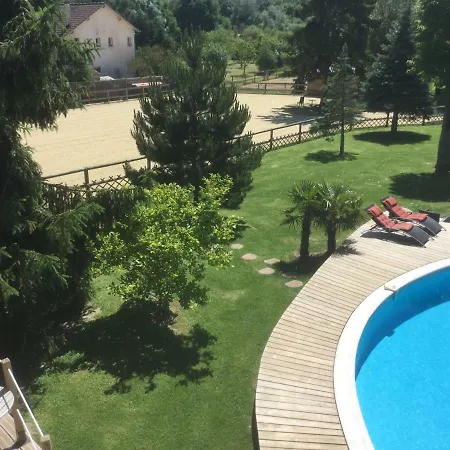 Bed & Breakfast Les Crinieres En Brie 3*