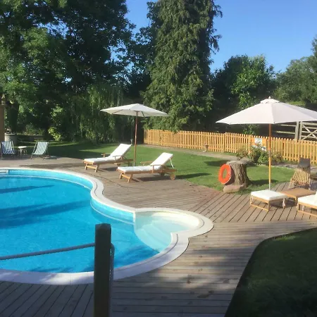 Les Crinieres En Brie Alojamento de Acomodação e Pequeno-almoço Saint-Ouen-en-Brie