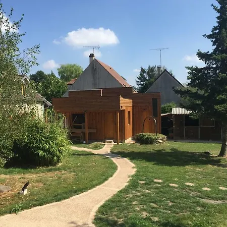 Les Crinieres En Brie Bed & Breakfast