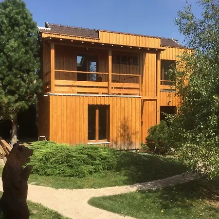 Les Crinieres En Brie Bed & Breakfast