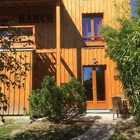 Bed & Breakfast Les Crinieres En Brie 3*